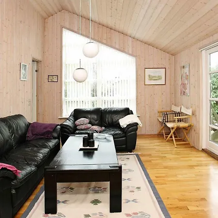 Three-bedroom Holiday In Roslev 15 *